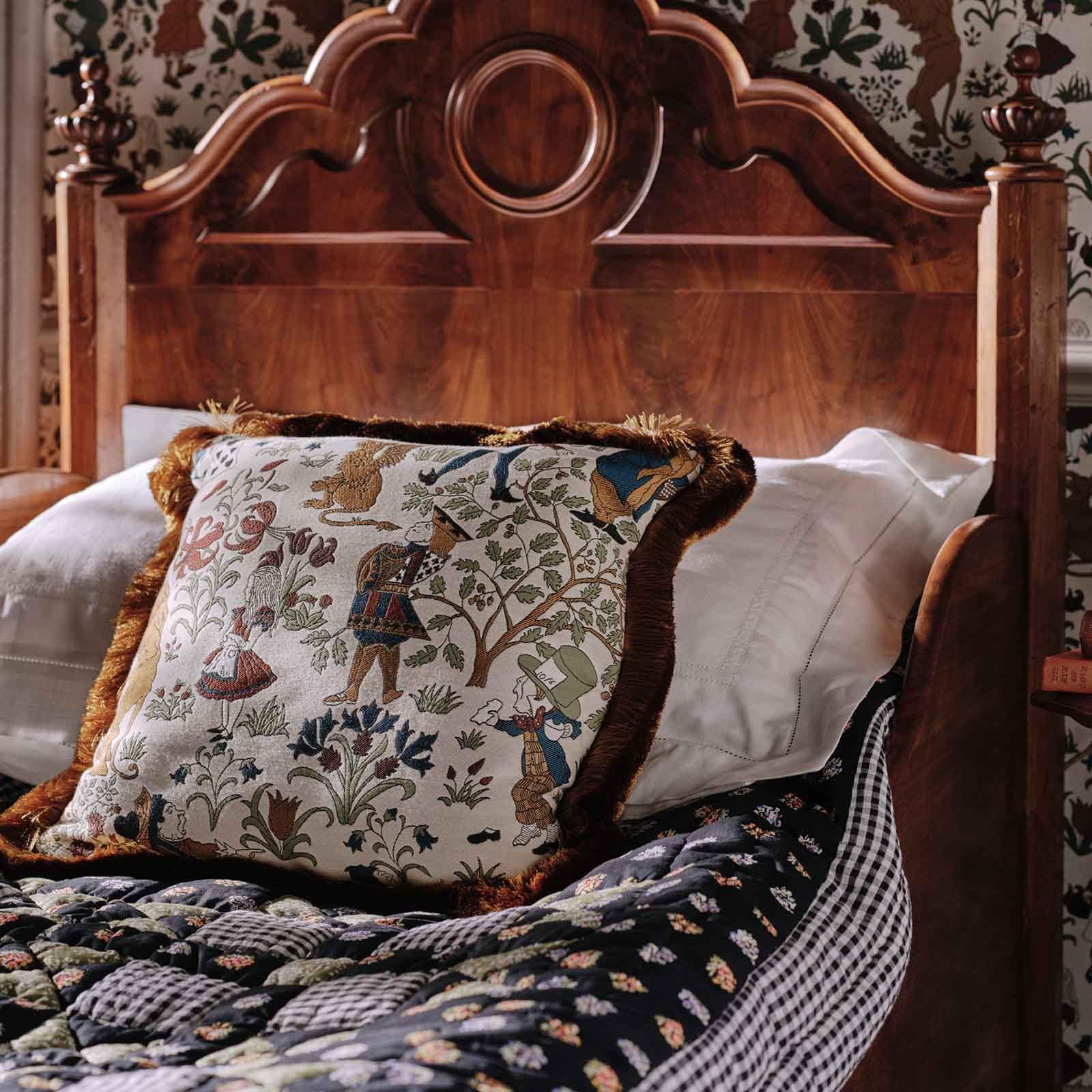 ALICE IN WONDERLAND Medium Fringed Jacquard Cushion - Achillea - Image 3