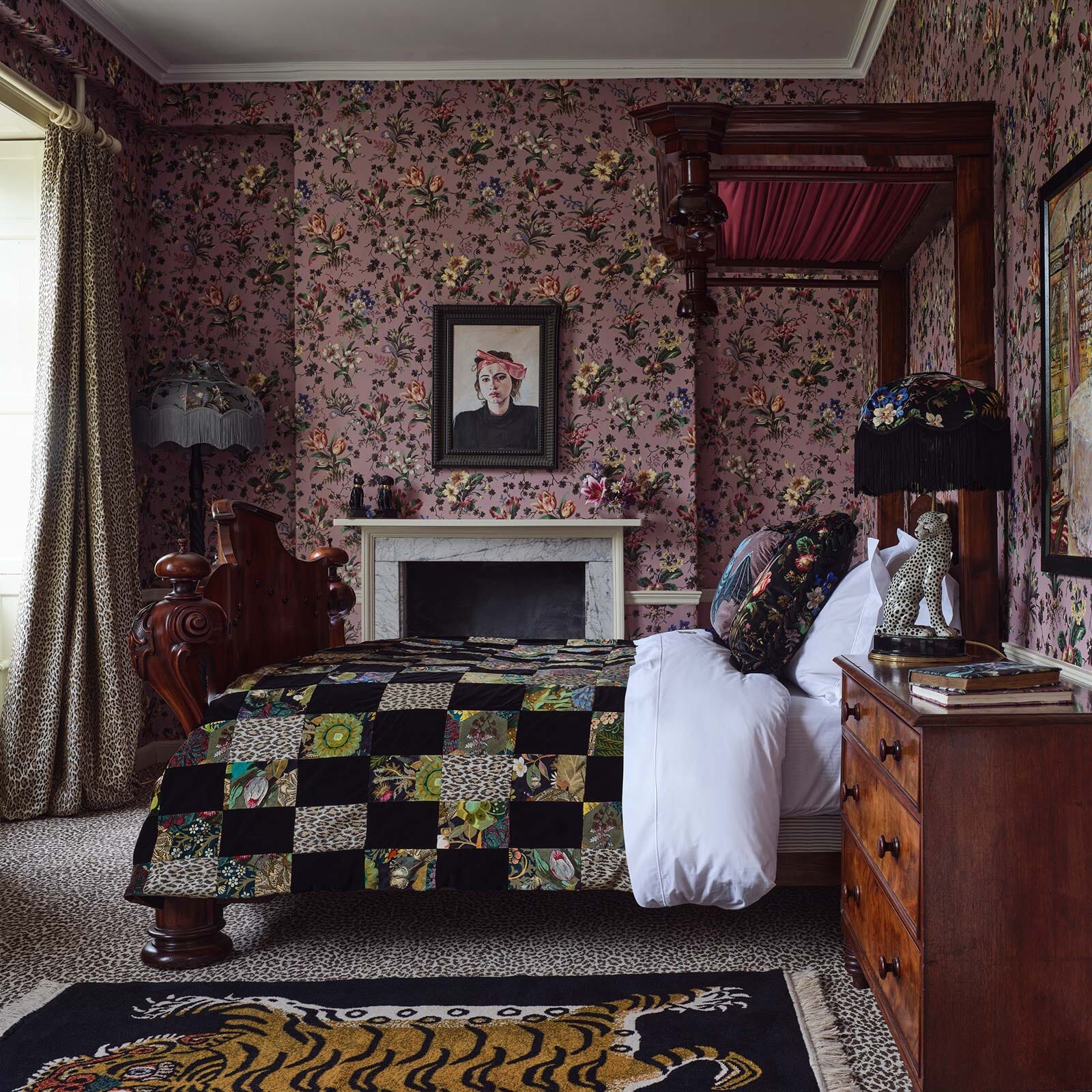 SABER Rug - Black - Image 7