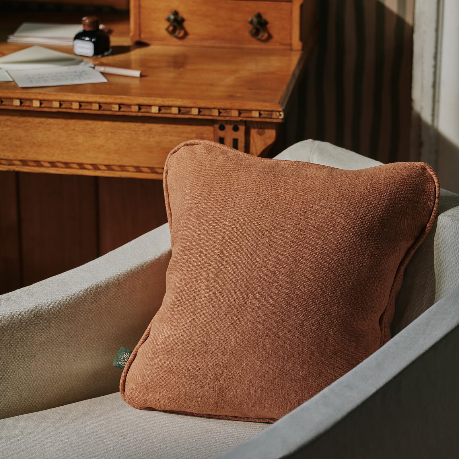 HEAVENLY Hemp Medium Curved Cushion - Tobacco - Image 4