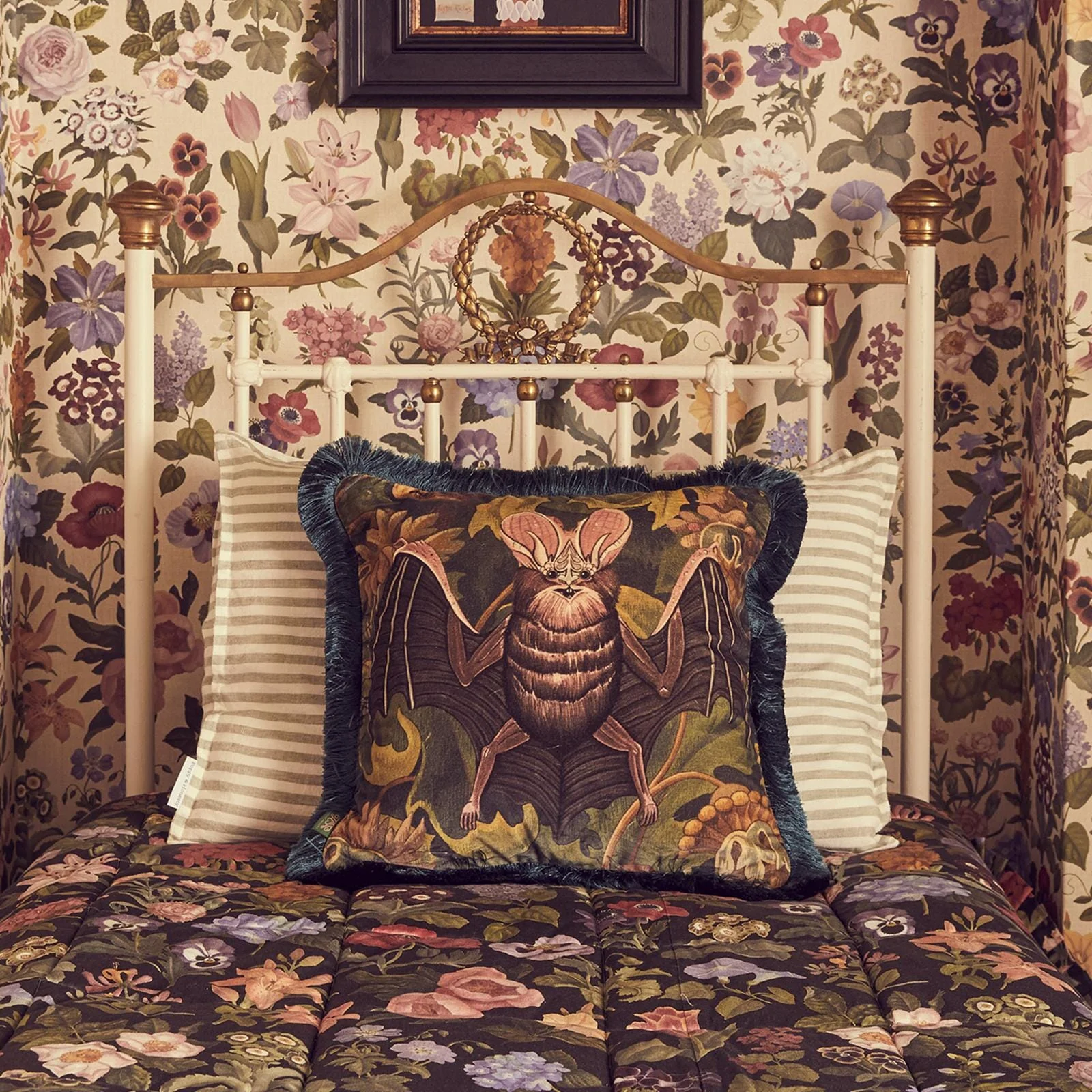 VESPERTINE Medium Fringed Velvet Cushion - Verde - Image 3